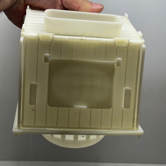 Canary’s bird nest hangs on outside of the door cage - Picture 2 of 8